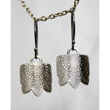 A Scalloped Edge Earrings