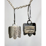 A Scalloped Edge Earrings