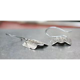 A Scalloped Edge Earrings